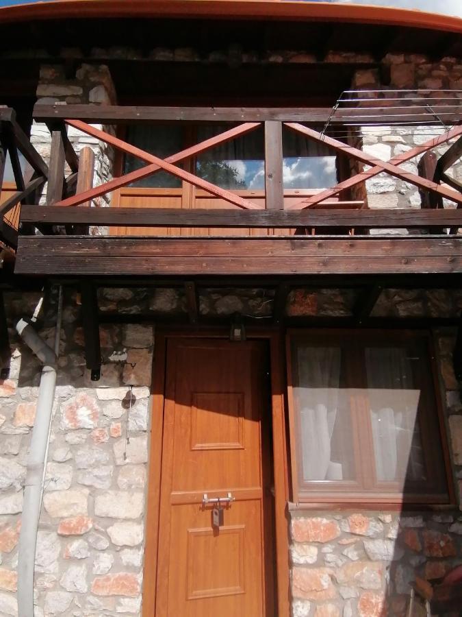 Traditional Stone Cottage In Palio Elatohori Extérieur photo