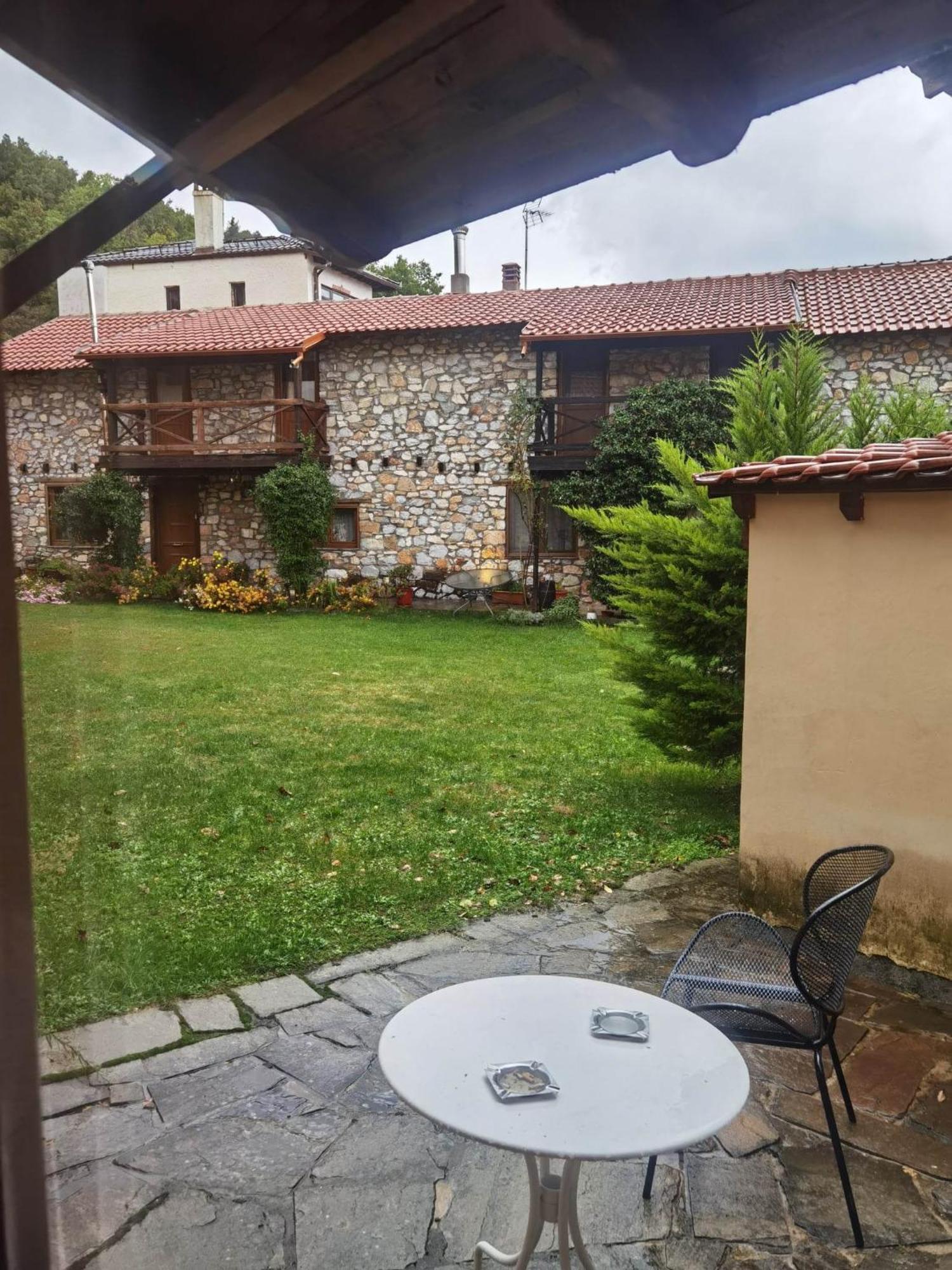 Traditional Stone Cottage In Palio Elatohori Extérieur photo